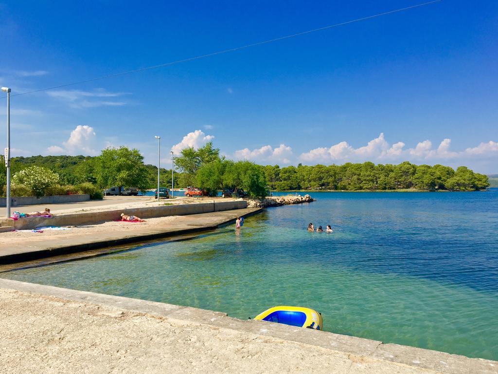 Apartment Bujas Raslina Εξωτερικό φωτογραφία