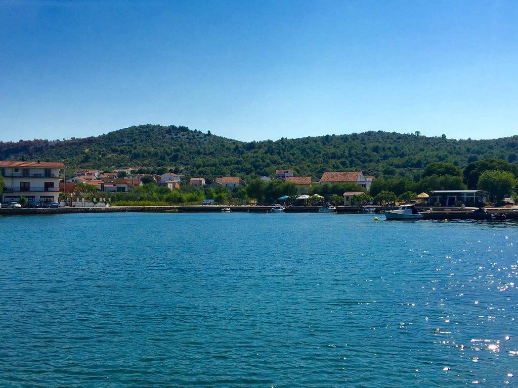 Apartment Bujas Raslina Εξωτερικό φωτογραφία