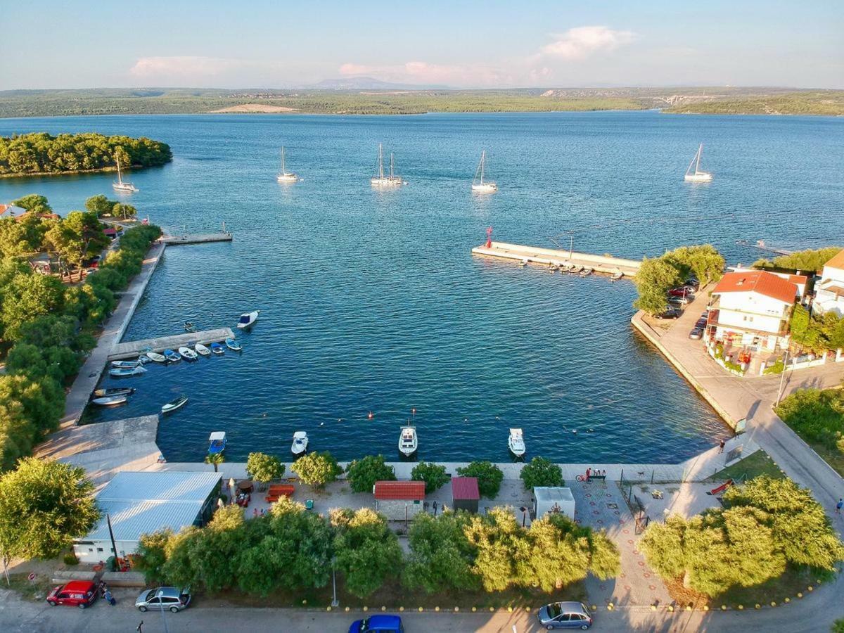 Apartment Bujas Raslina Εξωτερικό φωτογραφία